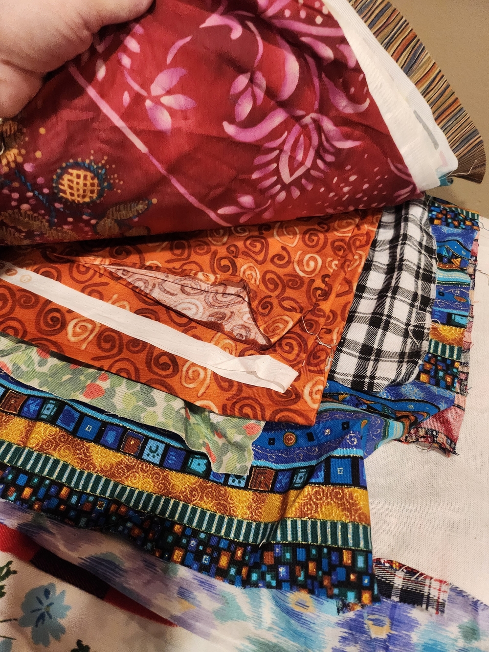 ONE Fabric Fat Quarter 18x21 (choose from pile) - Picture 8 of 14